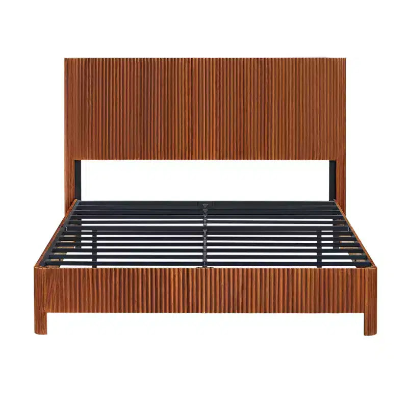 Struttura letto Whitmore rustica in legno curvato con robusto supporto in ferro