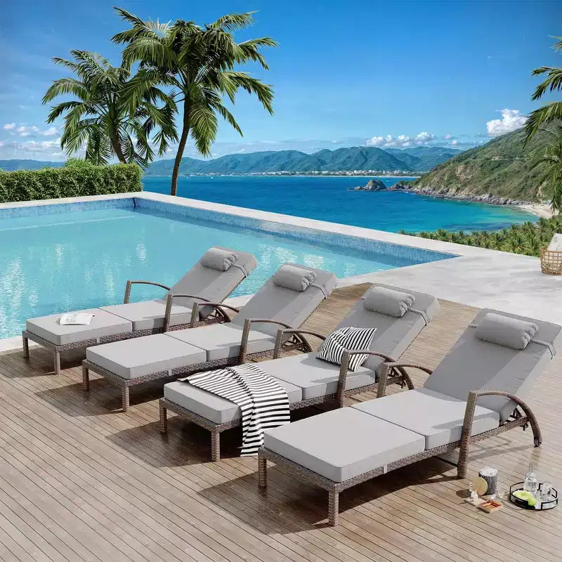 Coolmee Set di 2 Lettini Reclinabili Pieghevoli in Rattan da Esterno, Sdraio da Giardino con Schienale Regolabile in 5 Posizioni e Cuscino, Ideali per Patio e Piscina
