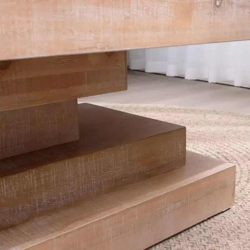 Tavolino da caffè rettangolare in legno Halston Modern Rustic con base a blocco